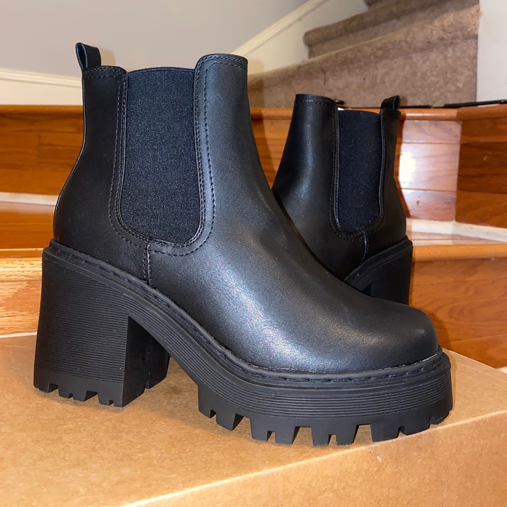 Public desire boots